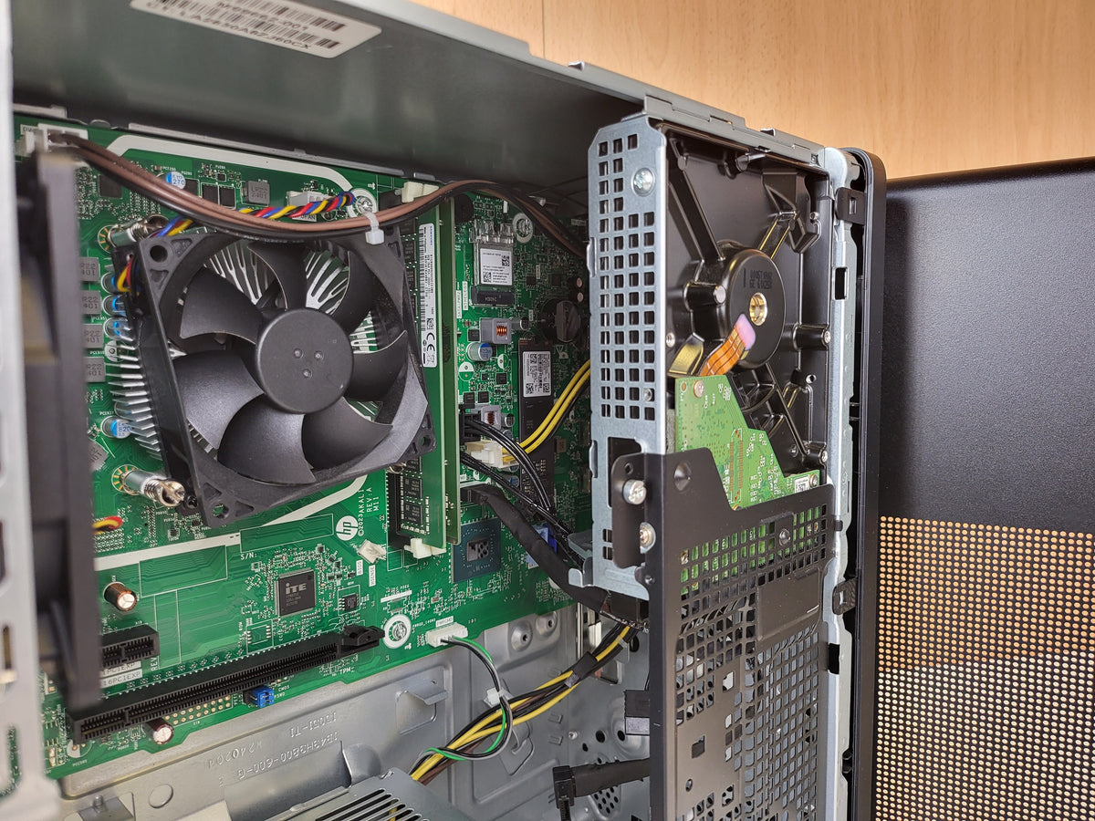Desktop HP Rápido (Intel i5 13ª Ger. | 16GB RAM | 512GB NVM | 2TB HDD | Win 11) + Teclado e Rato