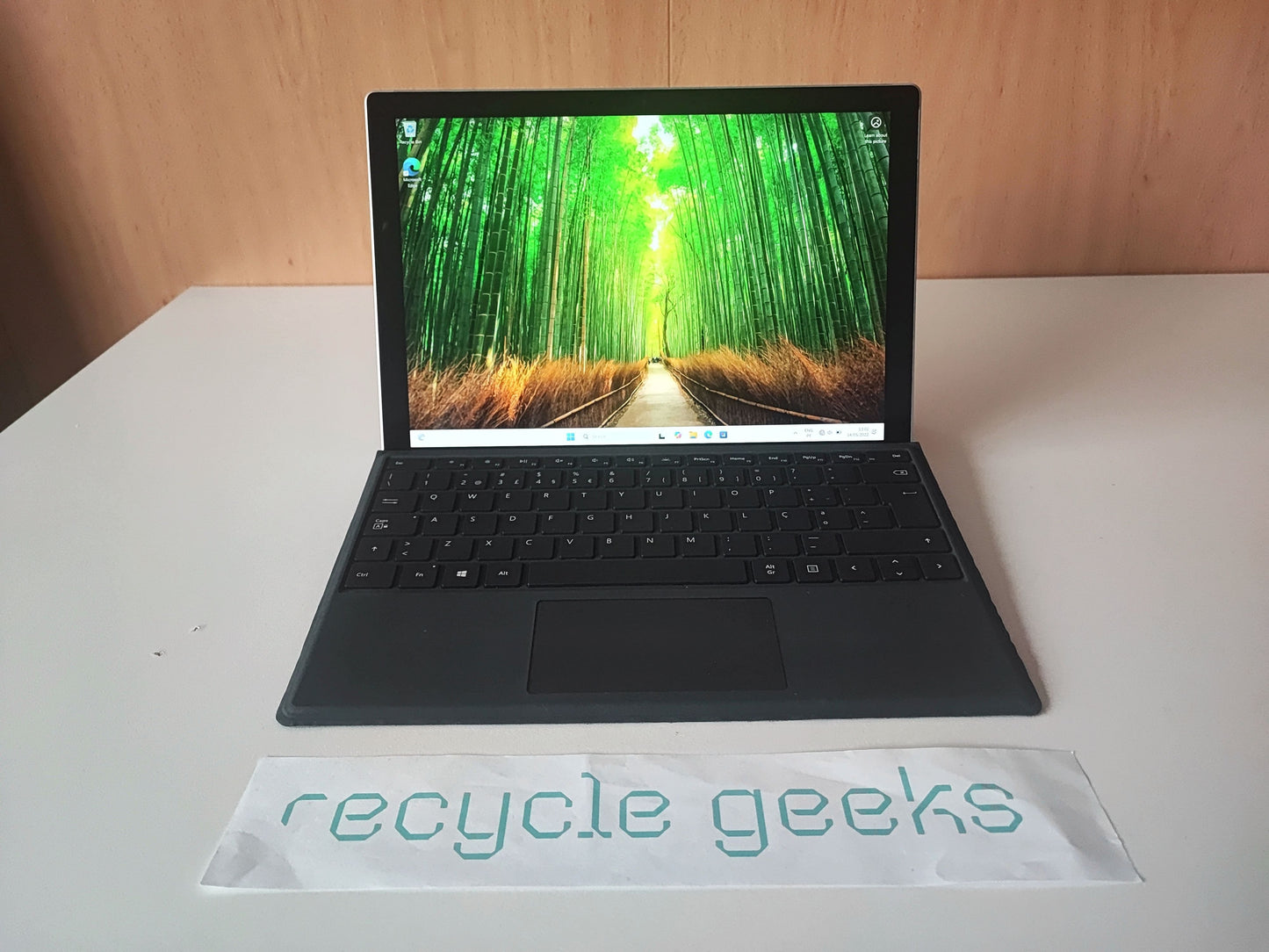 Microsoft Surface Pro 7 Plus i7-1165G7 16GB Ram 256GB NVMe com teclado PT | Estado: Muito Bom