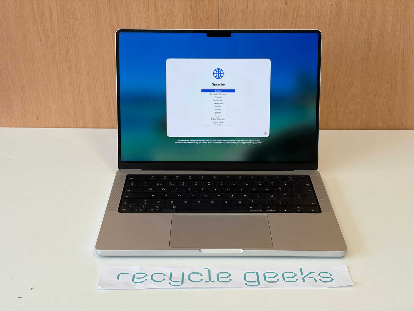 Apple Macbook Pro A2442 14,2'' M1 Pro 16GB Ram 512GB macOS Tahoe (silver) — Grade B