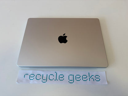 Apple Macbook Pro A2442 14,2'' M1 Pro 16GB Ram 512GB macOS Tahoe (silver) — Grade B