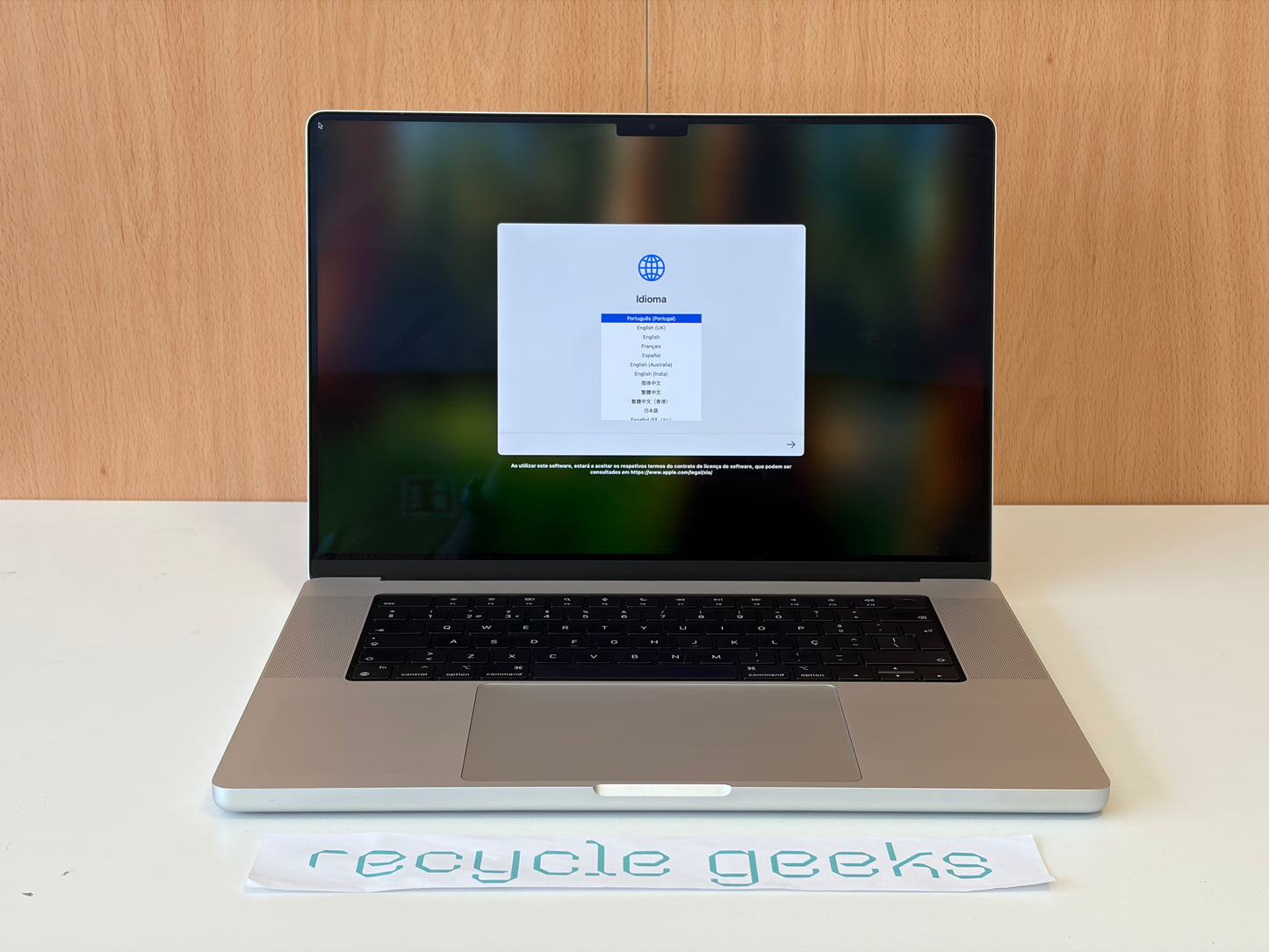 Apple Macbook Pro A2485 16,2'' 2021 M1 Max 32GB Ram 512GB macOS Sequoia (silver) — Grade B