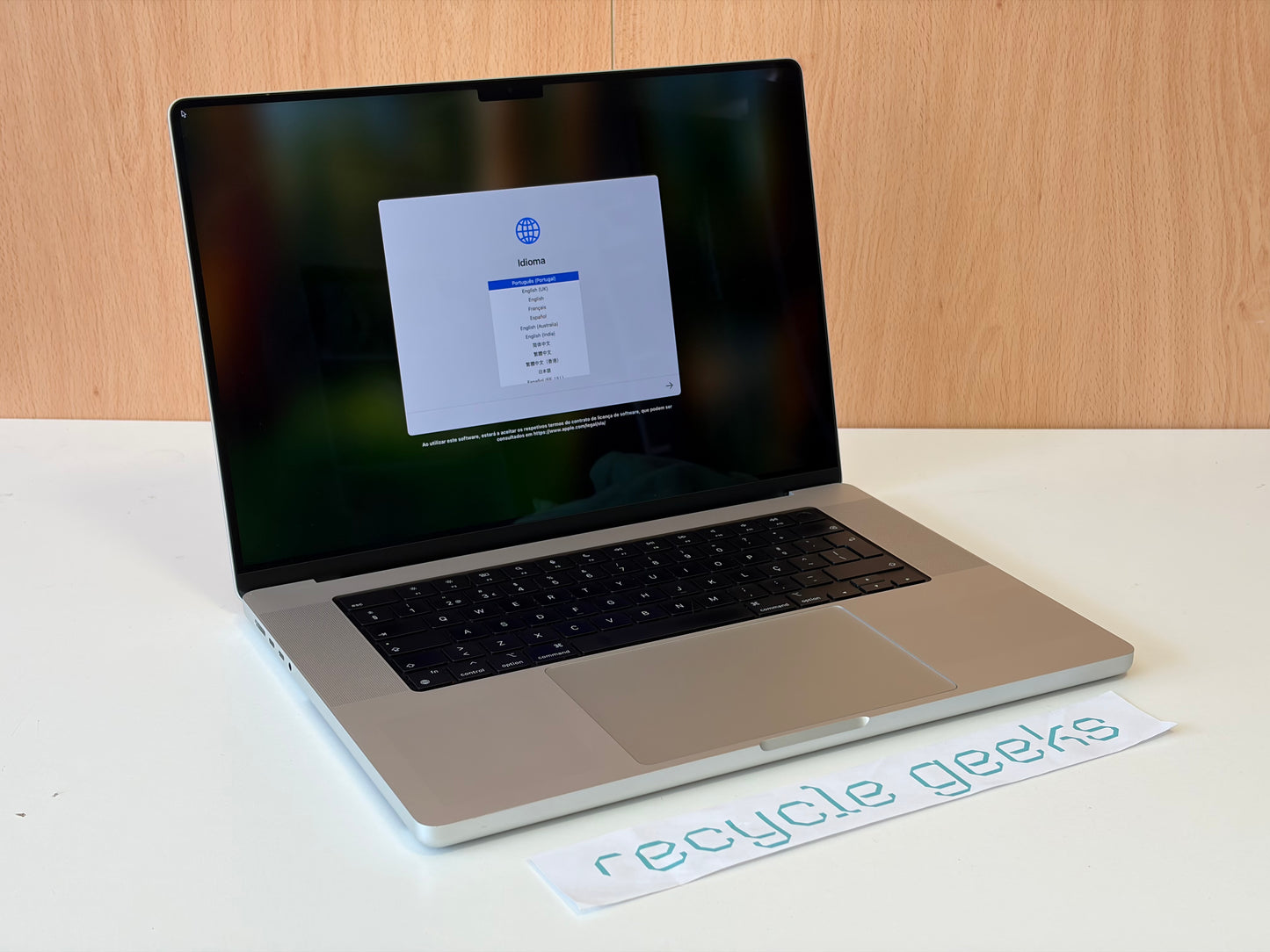 Apple Macbook Pro A2485 16,2'' 2021 M1 Max 32GB Ram 512GB macOS Sequoia (silver) — Grade B