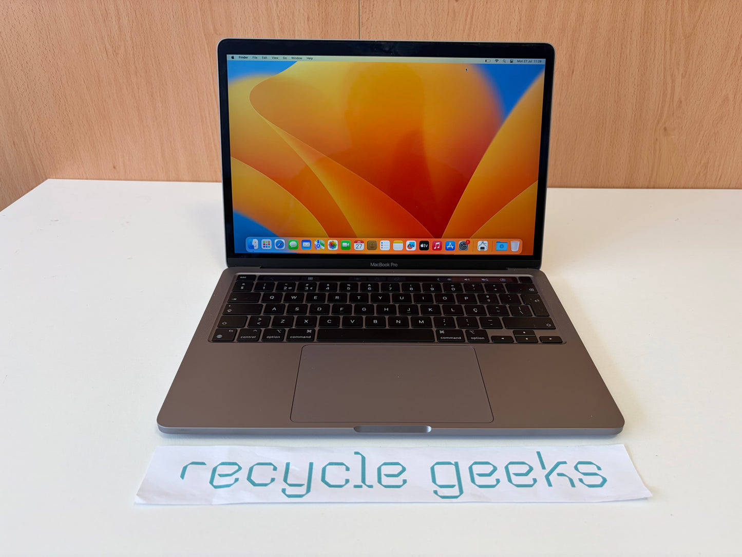 Apple Macbook Pro A2338 2020 M1 16GB Ram 256GB SSD macOS Tahoe (grey) — Grade A