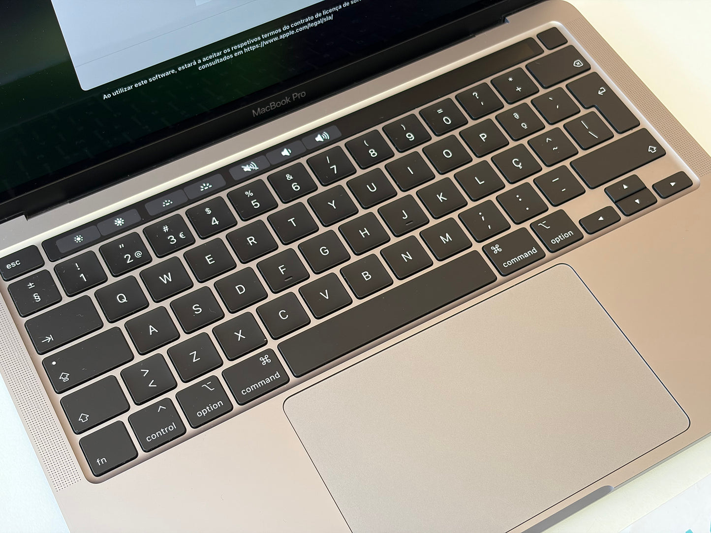 Apple Macbook Pro A2289 2020 13,3'' i5 16GB Ram 256GB macOS Tahoe (grey) — Grade A