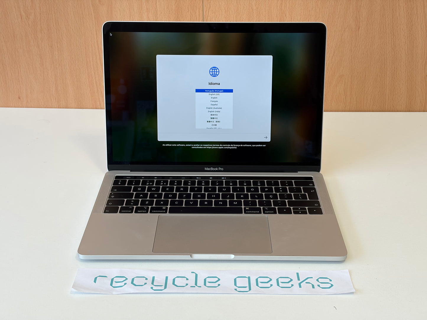 Apple Macbook Pro A1989 2019 Touch i5 16GB Ram 256GB macOS Sequoia (silver) — Grade A