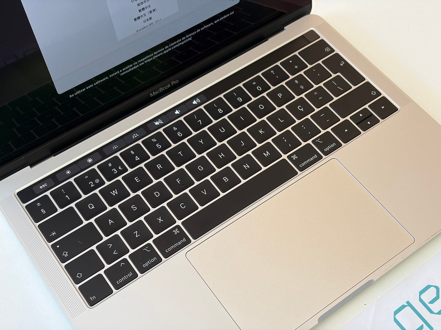 Apple Macbook Pro A1989 2019 Touch i5 16GB Ram 256GB macOS Sequoia (silver) — Grade A