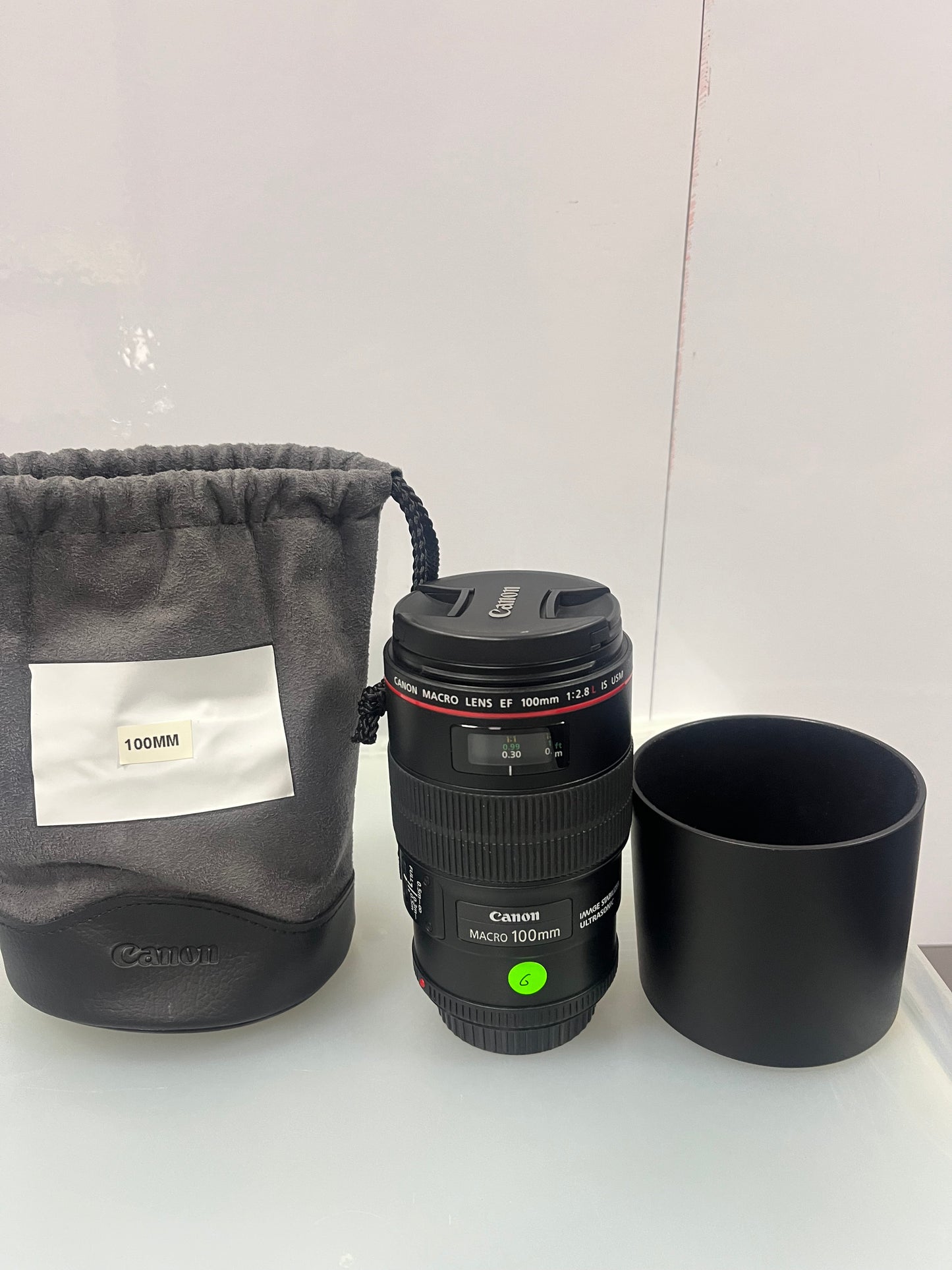Canon EF 100mm f/2.8L Macro IS USM Estado: Excelente