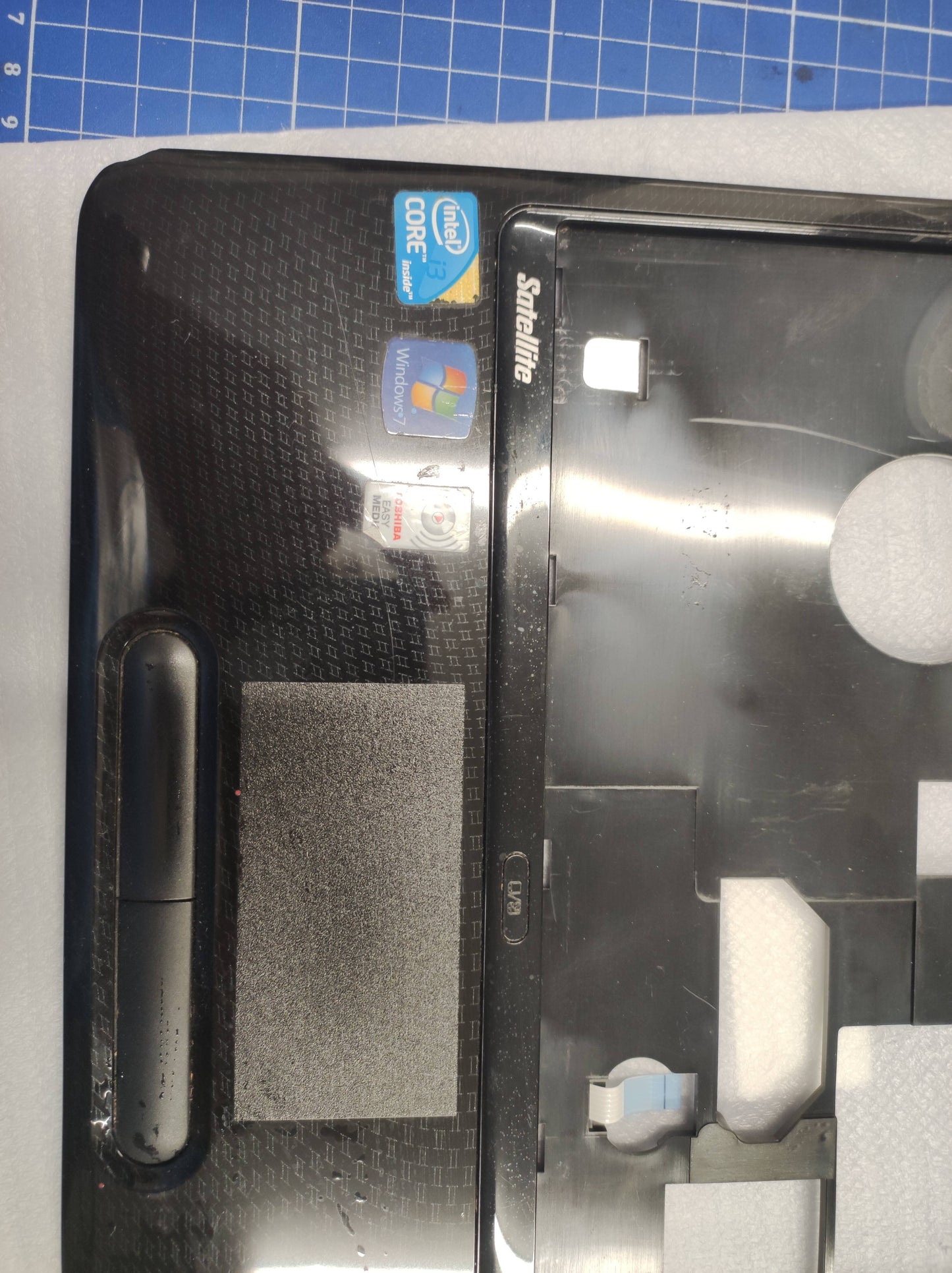 Palmrest c/ Power Button e Touchpad Toshiba N-00135198-2-1 v000210750