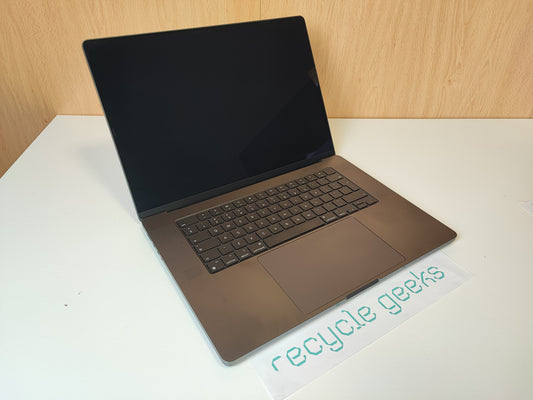 Portátil Apple A2991 M3 Pro 36GB RAM DDR5 512GB SSD SATA Teclado PT Portugal Ecrã Não Funcional