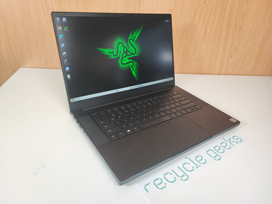Gaming Razer Blade RZ09-03286E22 i7 10750H 32GB RAM DDR4 256GB NVMe nVidia RTX2060 6GB 15,6'' Full HD 144Hz Estado: Muito Bom - B
