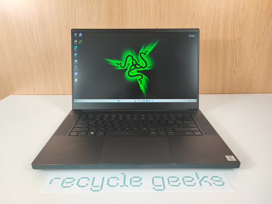 Gaming Razer Blade RZ09-03286E22 i7 10750H 32GB RAM DDR4 256GB NVMe nVidia RTX2060 6GB 15,6'' Full HD 144Hz Estado: Muito Bom - B