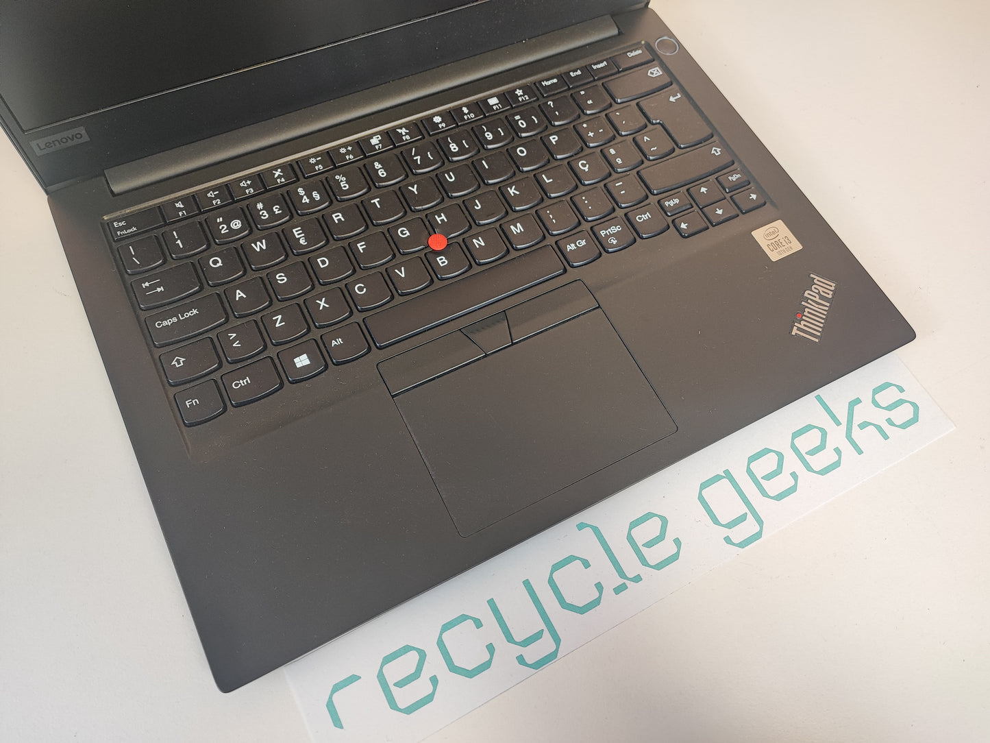 Lenovo Thinkpad E14 i3-10110U 8GB 256GB NVMe Win 11 | Excelente estado. Garantía de 3 años.