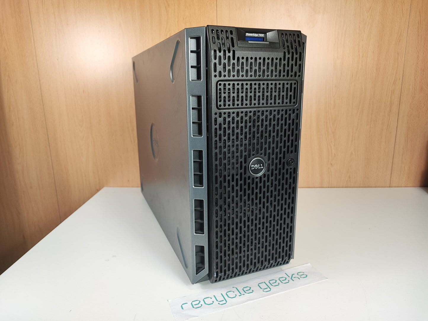 Dell EMC PowerEdge T430 Dual Xeon E5 2620 v4 32GB DDR4 Sem Caddies Estado: Muito Bom - B