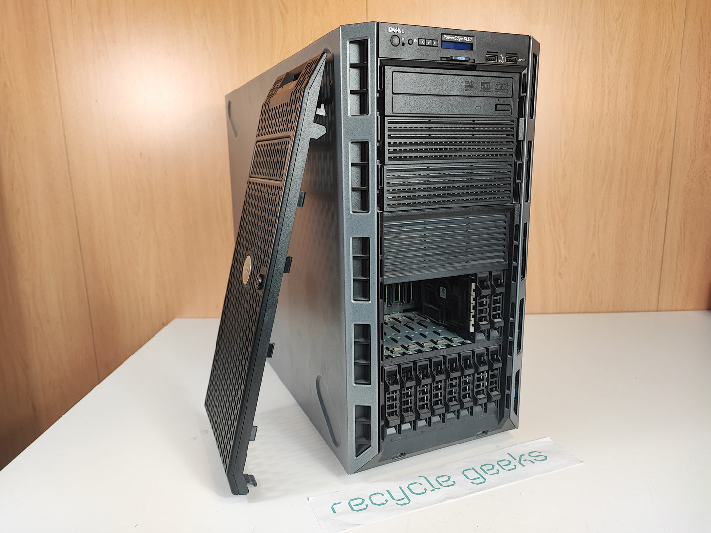 Dell EMC PowerEdge T430 Dual Xeon E5 2620 v4 32GB DDR4 Sem Caddies Estado: Muito Bom - B