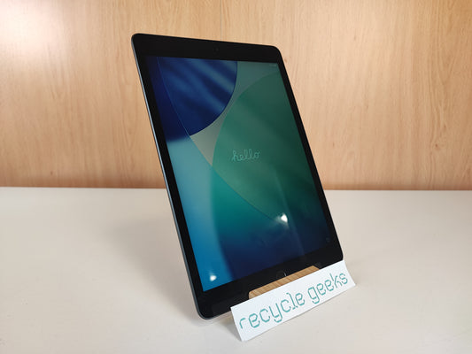 Tablet Apple iPad 10.2" (2020) 8ª geração 32 GB WiFi Cinzento Sideral Estado: Excelente