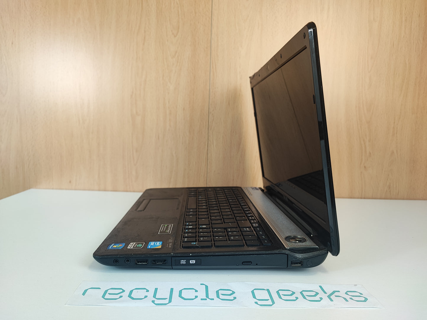 Portátil Asus N61J i5 520 4GB DDR3 500GB HDD Teclado PT Win 10 Portugal Estado: Razoável - C