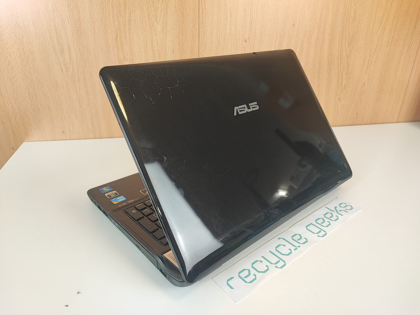 Portátil Asus N61J i5 520 4GB DDR3 500GB HDD Teclado PT Win 10 Portugal Estado: Razoável - C