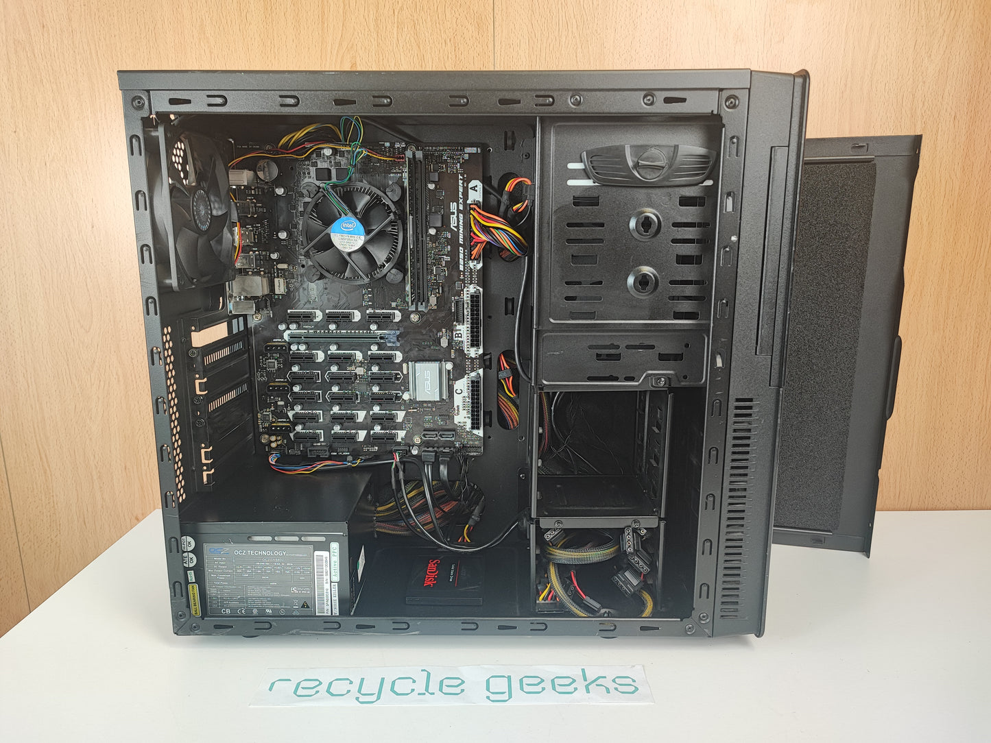 Computador Custom Intel Core i7-6700 8GB DDR4 240GB SSD Win 11 Estado: Razoável - C