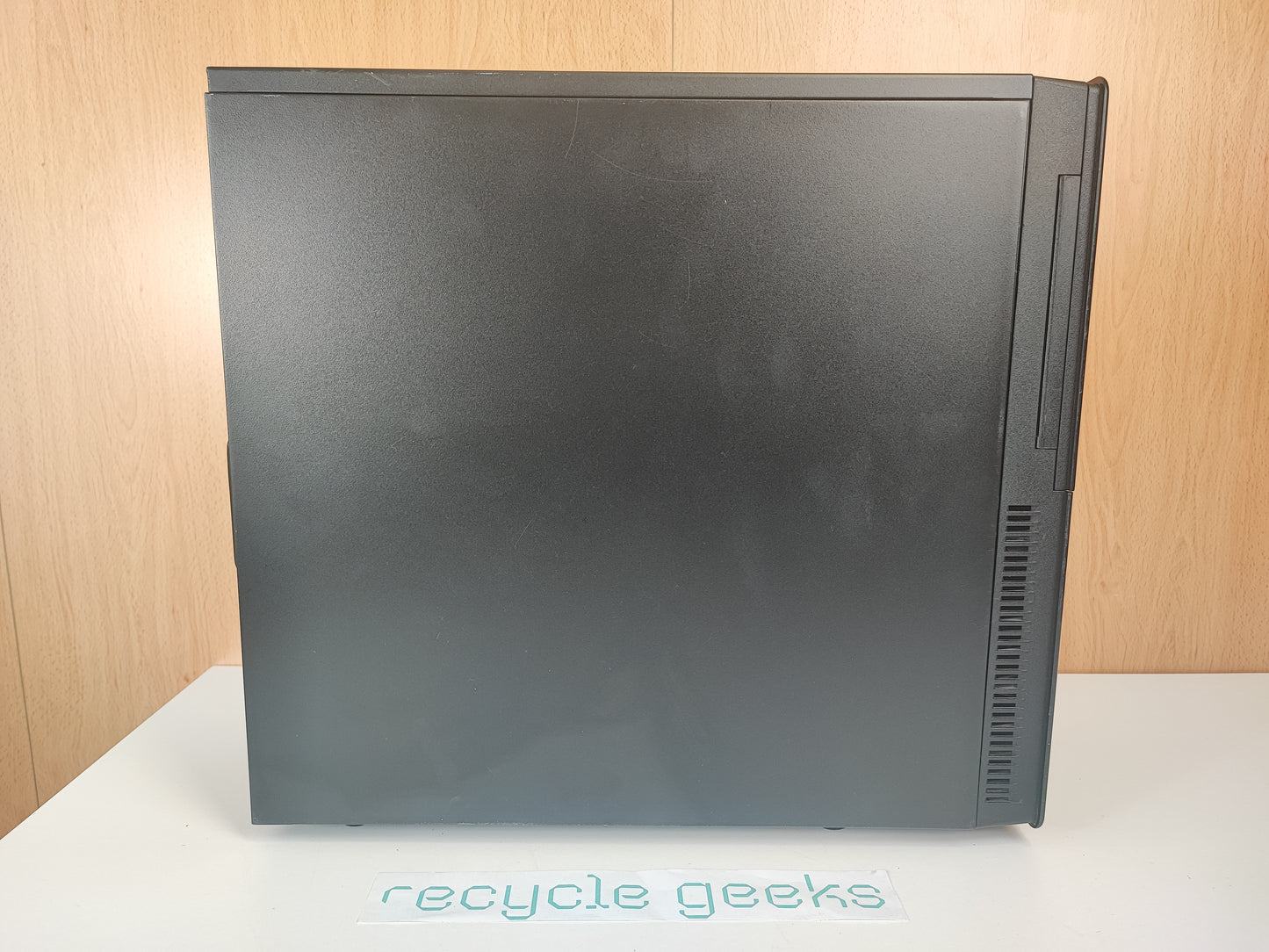 Computador Custom Intel Core i7-6700 8GB DDR4 240GB SSD Win 11 Estado: Razoável - C