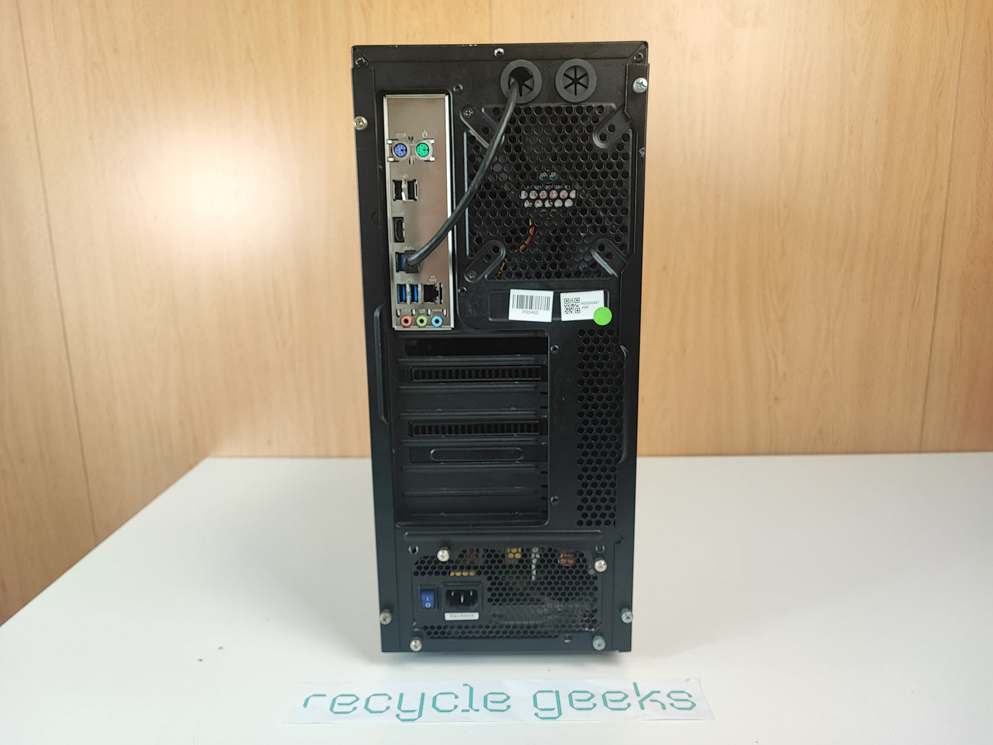 Computador Custom Intel Core i7-6700 8GB DDR4 240GB SSD Win 11 Estado: Razoável - C