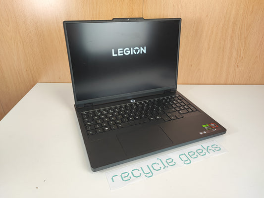 Portátil Gaming Lenovo Legion Pro 5 16ADR10 Ryzen 9 8945HX 32GB Ram 1TB NVMe Nvidia 5070