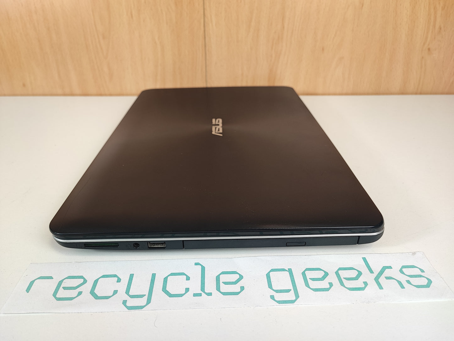 Portátil Asus X555LD Intel Core i7-4510U 8 RAM DDR3 1000 HDD Teclado PT Portugal Win 10 Estado: Razoável - C