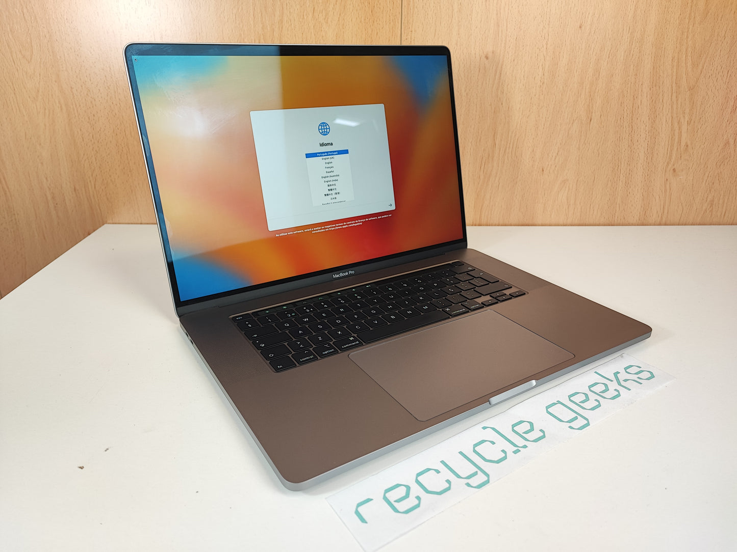 Apple Macbook Pro A2141 i9 9980HK 64GB RAM DDR4 1TB NVMe Teclado PT Portugal Estado: Excelente - A