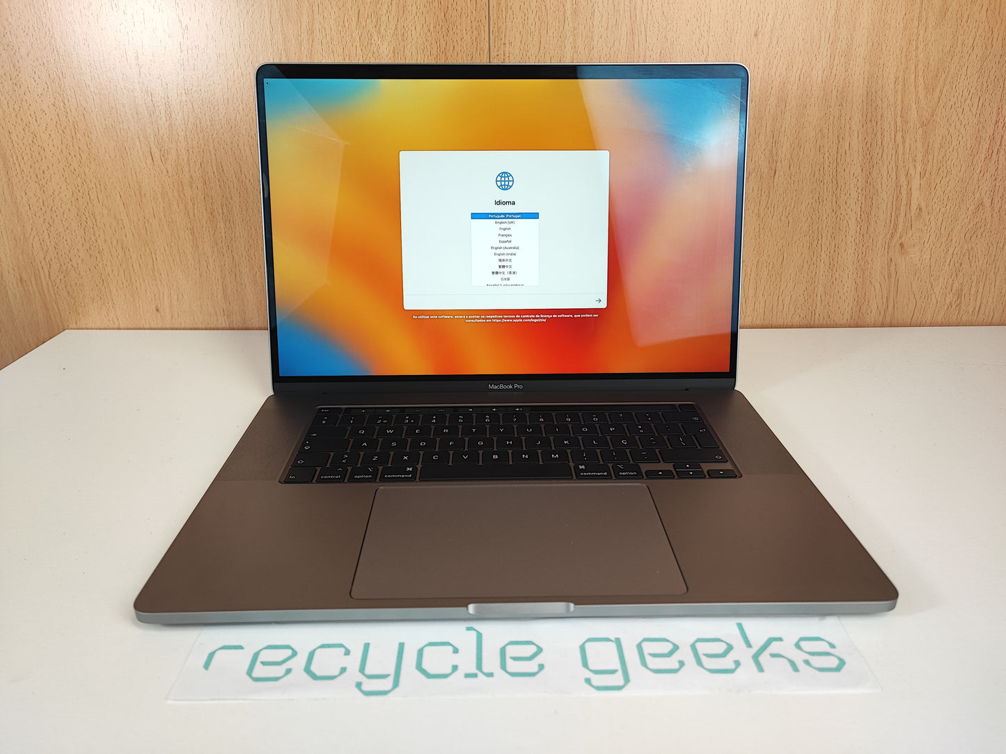 Apple Macbook Pro A2141 i9 9980HK 64GB RAM DDR4 1TB NVMe Teclado PT Portugal Estado: Excelente - A