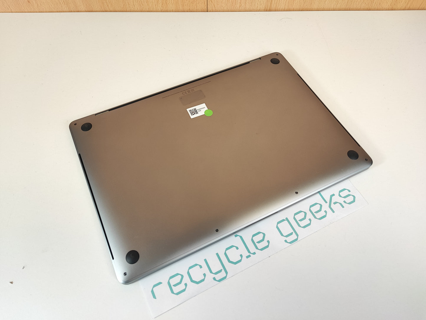 Apple Macbook Pro A2141 i9 9980HK 64GB RAM DDR4 1TB NVMe Teclado PT Portugal Estado: Excelente - A