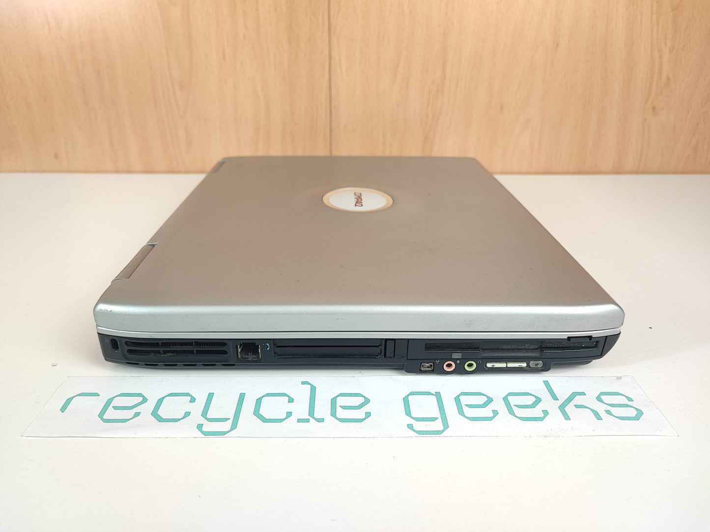 Portátil Compaq Presario 2100 AMD Athlon XP 700MB Ram 80GB IDE Teclado PT Portugal Estado: Muito Bom - B