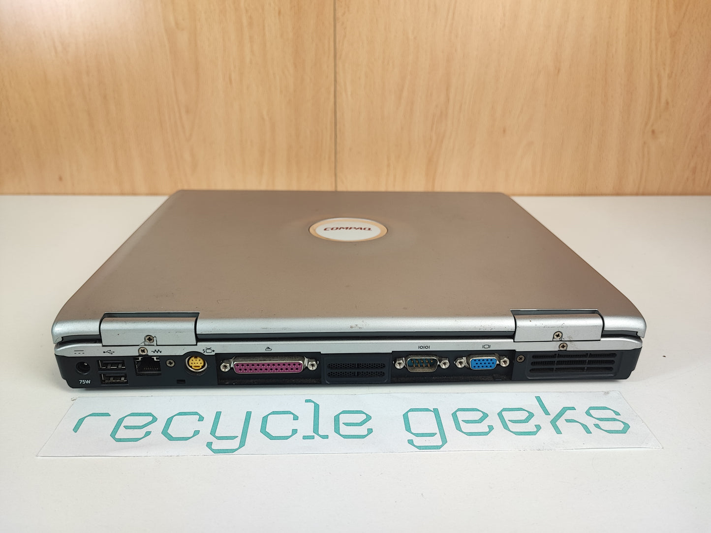 Portátil Compaq Presario 2100 AMD Athlon XP 700MB Ram 80GB IDE Teclado PT Portugal Estado: Muito Bom - B