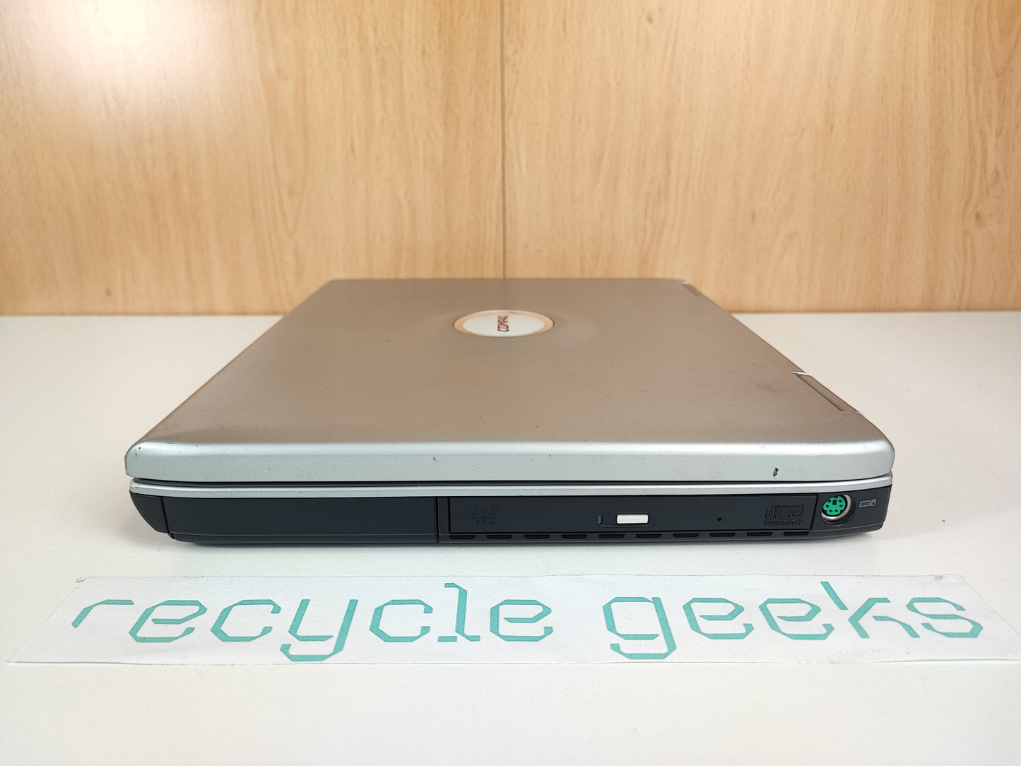 Portátil Compaq Presario 2100 AMD Athlon XP 700MB Ram 80GB IDE Teclado PT Portugal Estado: Muito Bom - B