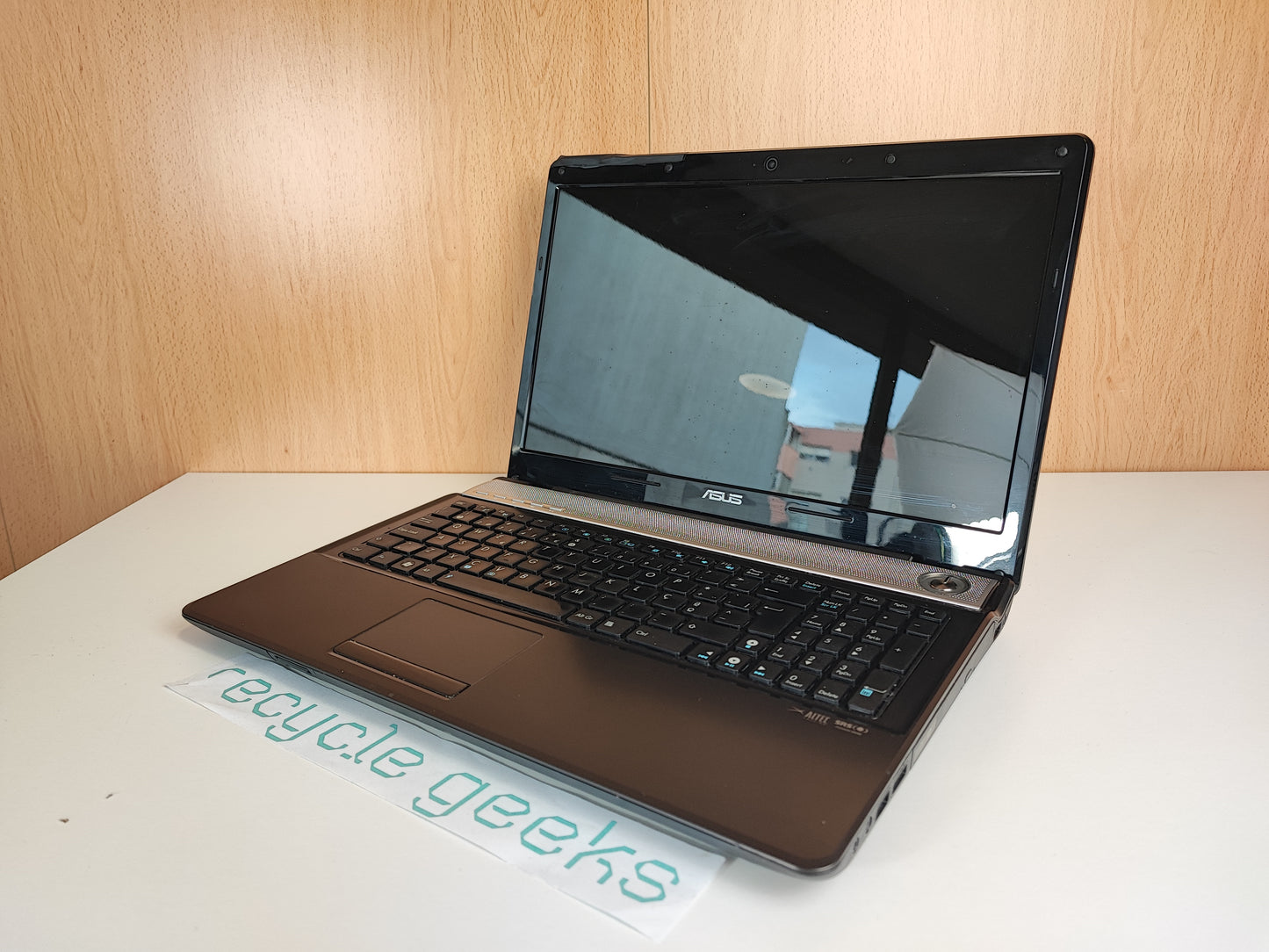 Portátil Asus N61J i5 520 4GB DDR3 500GB HDD Teclado PT Win 10 Portugal Estado: Razoável - C