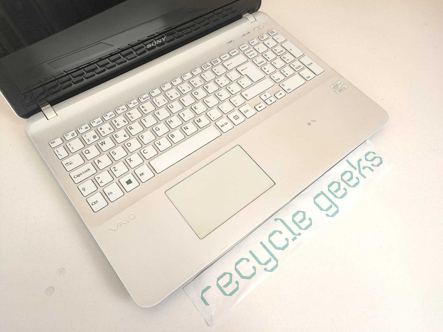 Portátil Sony SVF152A29M Intel Core i3-3227U 8GB RAM 500GB HDD Teclado PT Portugal Estado: Razoável - C