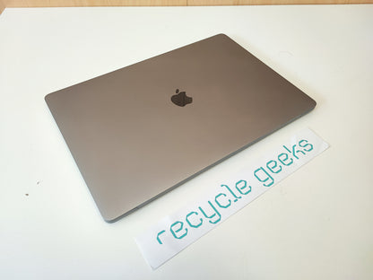 Apple Macbook Pro A2141 i9 9980HK 64GB RAM DDR4 1TB NVMe Teclado PT Portugal Estado: Excelente - A