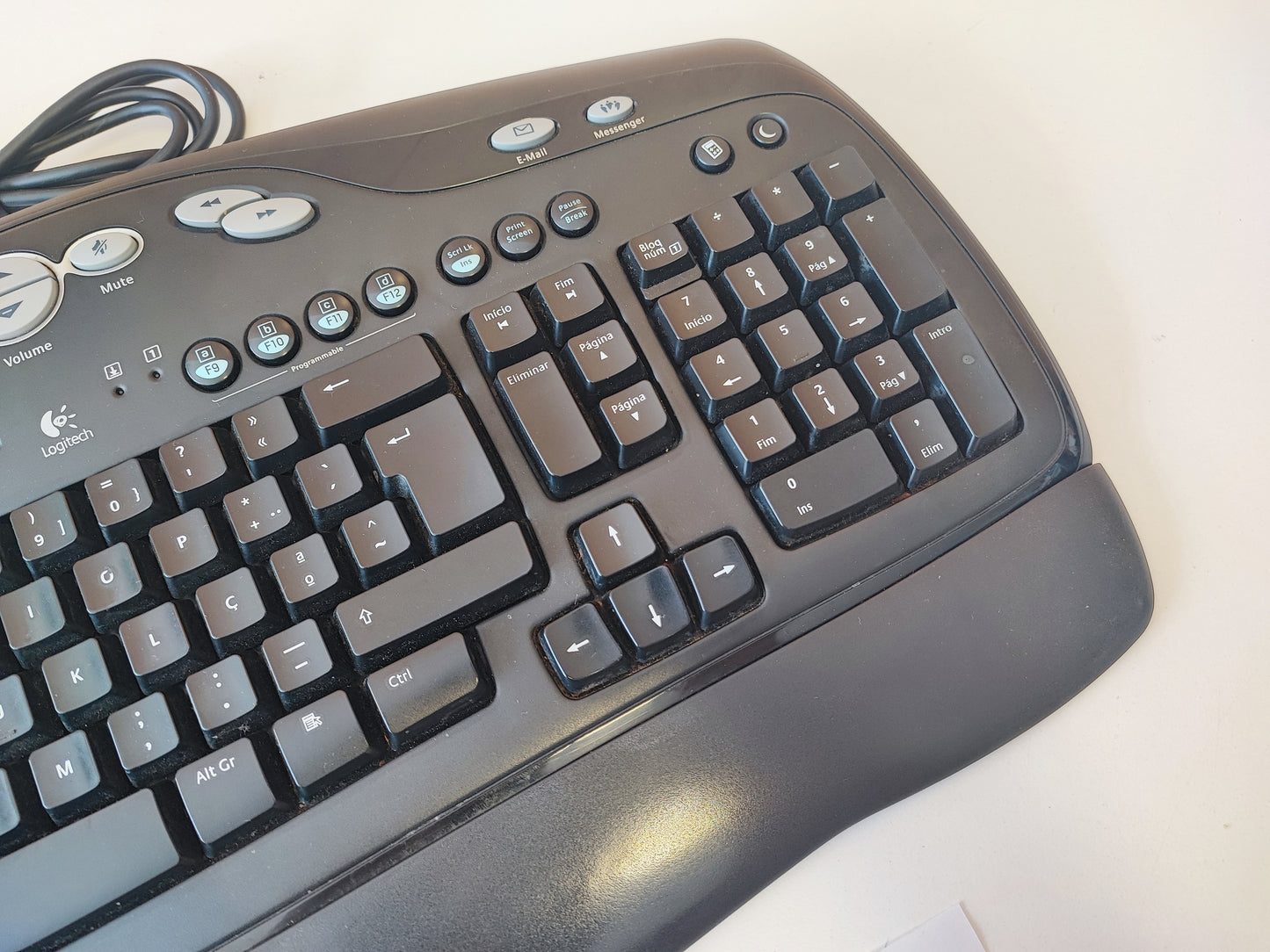 Teclado Logitech BH52 PS2 Estado: Excelente - A