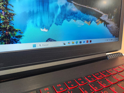 Lenovo Notebook Y520-15IKBN I5-7300HQ 8GB RAM DDR4 256GB NVMe