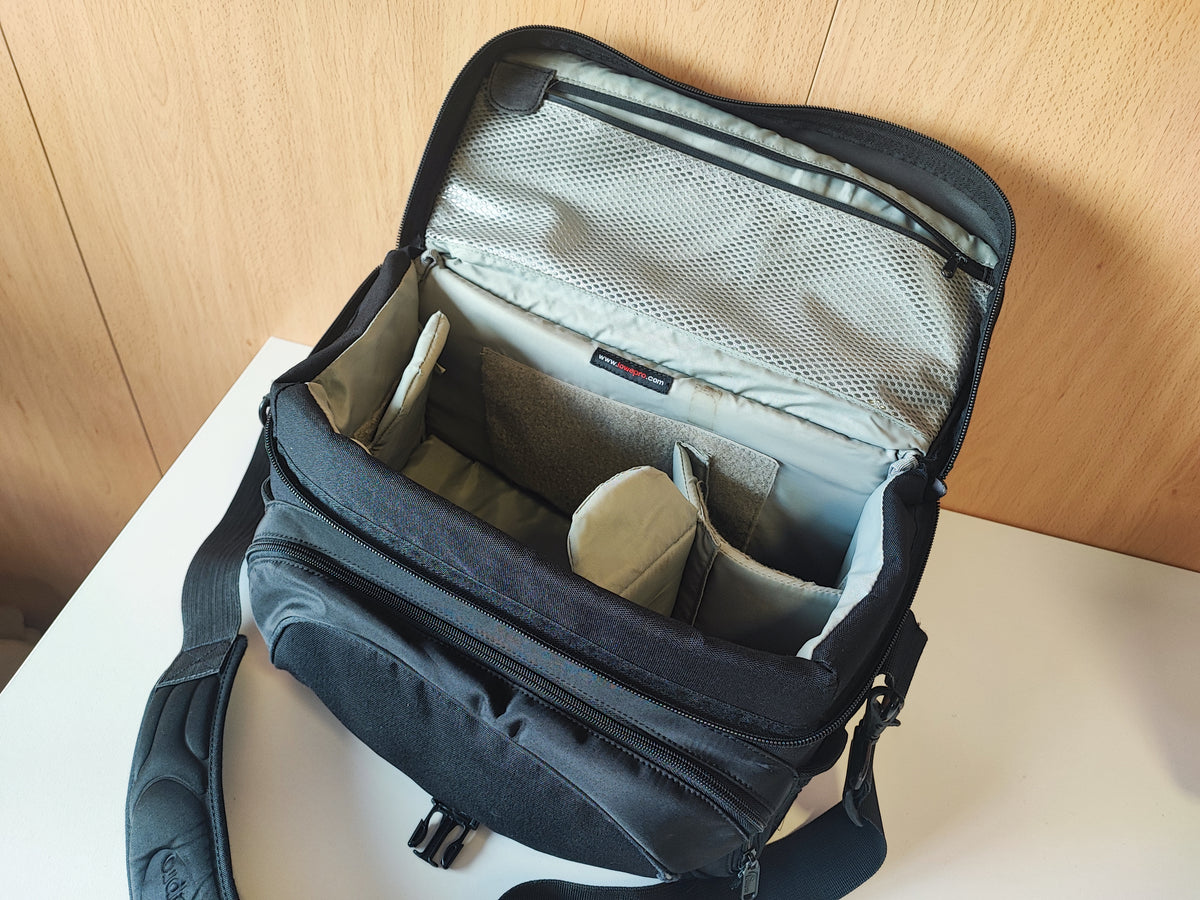 Mochila de Ombro Lowepro Nova 5 AW (black) — Condição: Muito Bom
