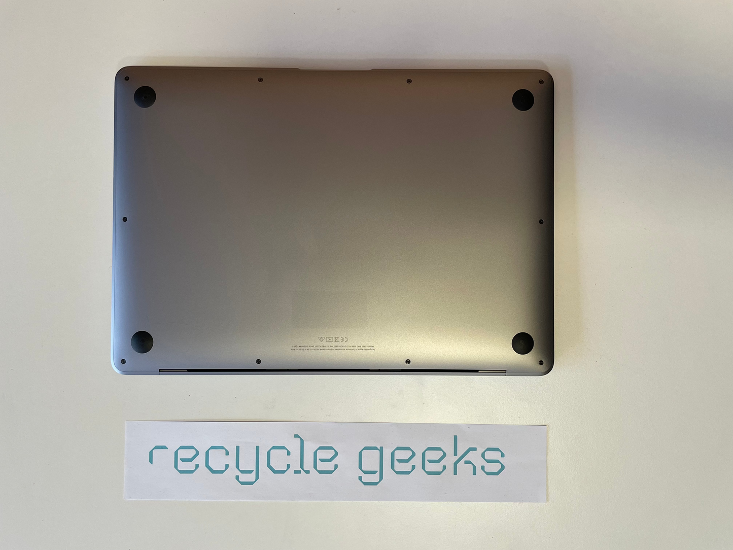 Apple MacBook Air 2020 13.3" M1 8GB Ram 256 GB SSD 7-Core GPU Prateado PT