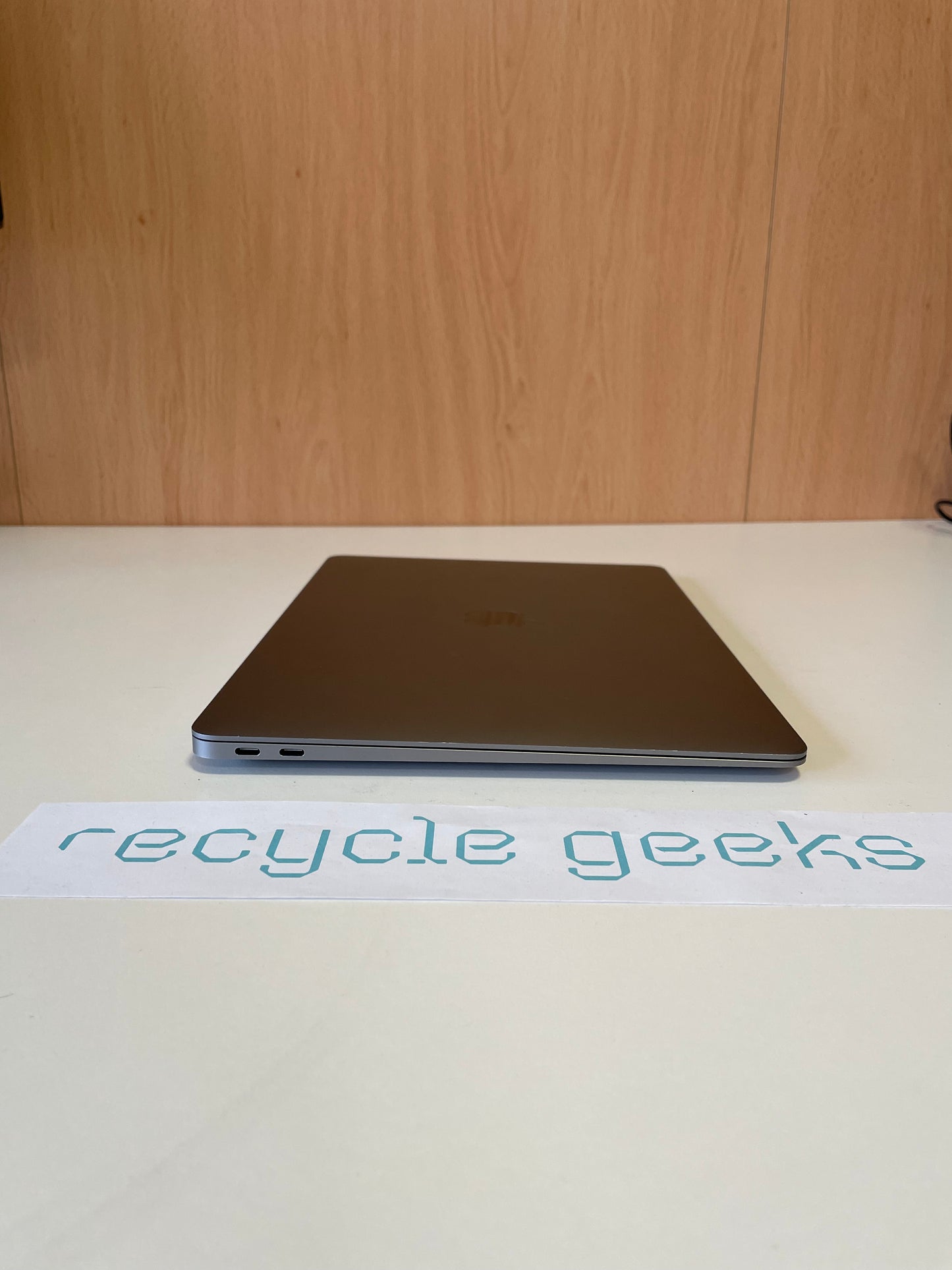 Apple MacBook Air 2020 13.3" M1 8GB Ram 256 GB SSD 7-Core GPU Prateado PT