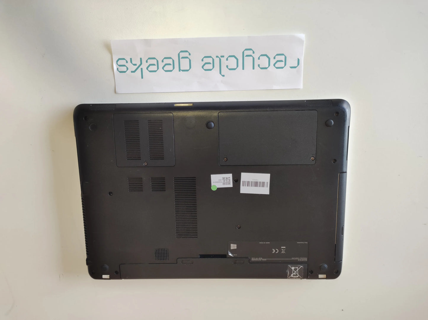 Portátil Sony Vaio SFV152A29M i3 3217u 6GB RAM DDR3 1TB HDD Teclado PT Portugal Estado: Satisfatório