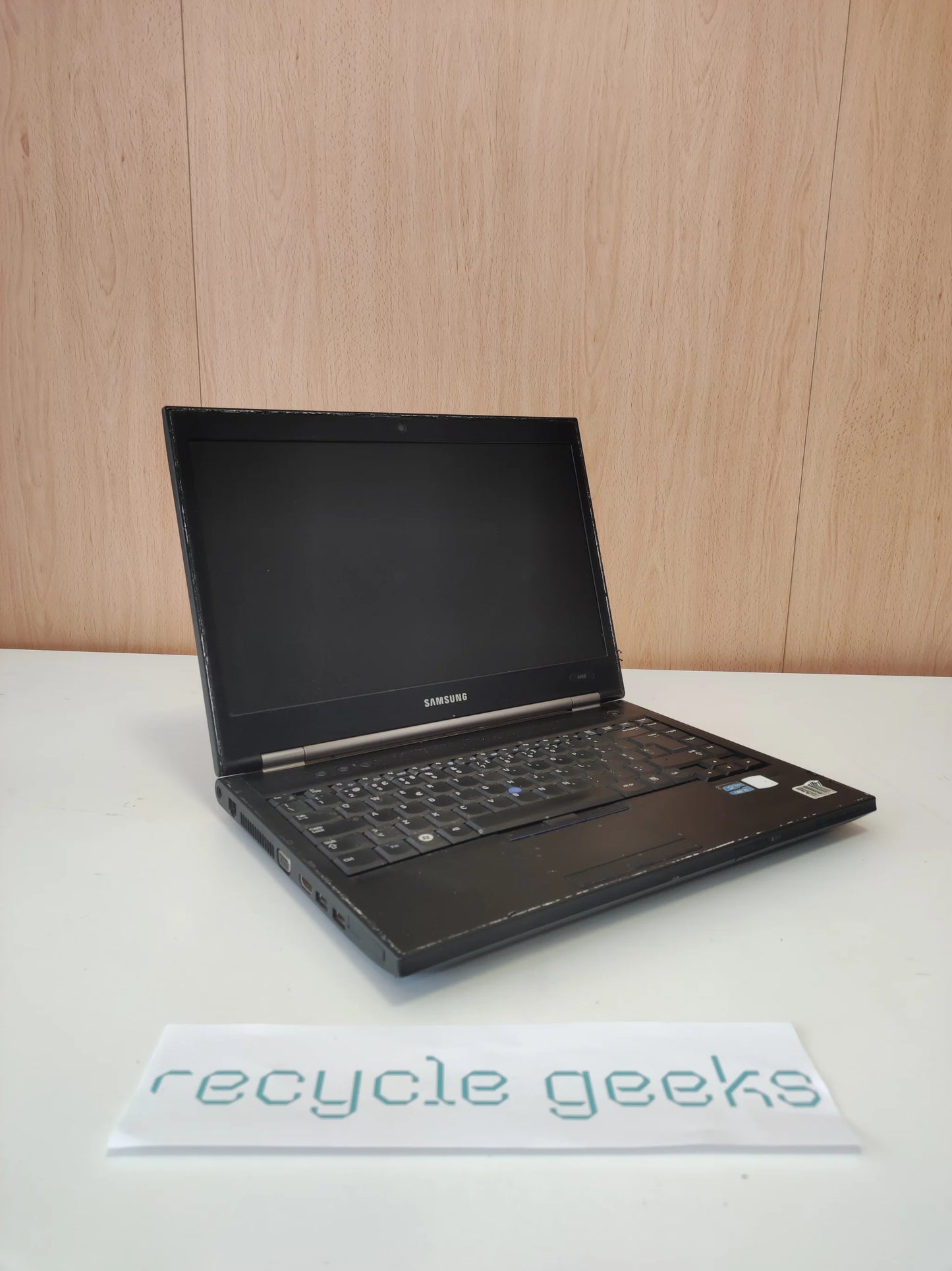 Samsung 4 NP400B4B-A01PT i5 2450M 4GB Ram 500GB HDD Win 10 Estado: Muito Bom