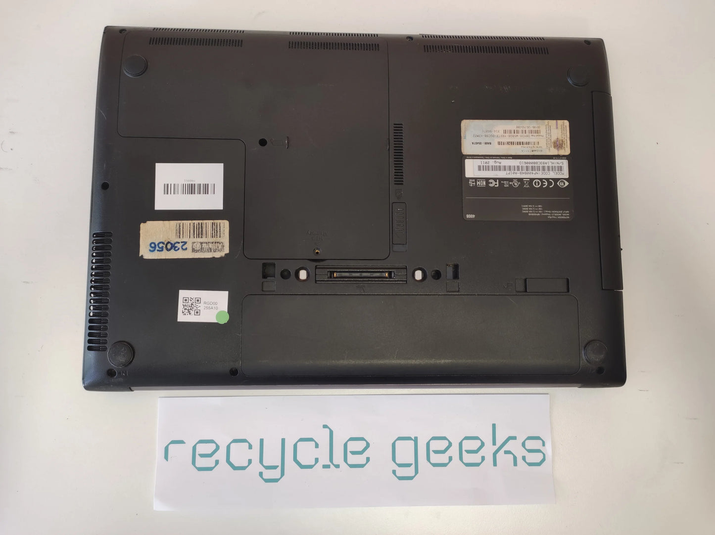 Samsung 4 NP400B4B-A01PT i5 2450M 4GB Ram 500GB HDD Win 10 Estado: Muito Bom