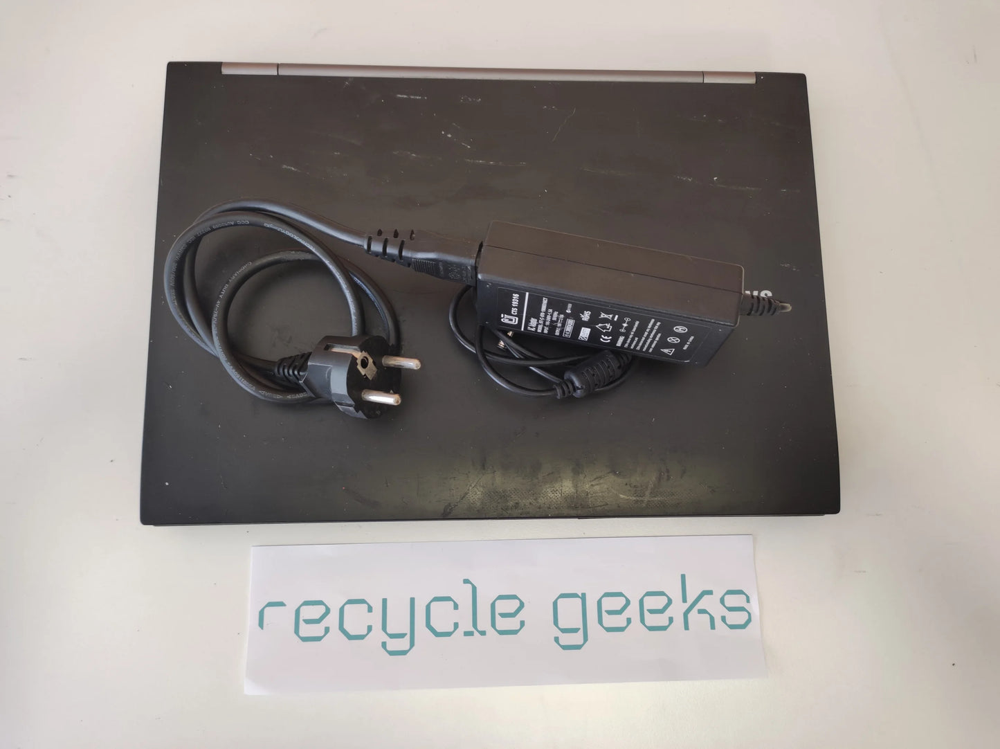 Samsung 4 NP400B4B-A01PT i5 2450M 4GB Ram 500GB HDD Win 10 Estado: Muito Bom