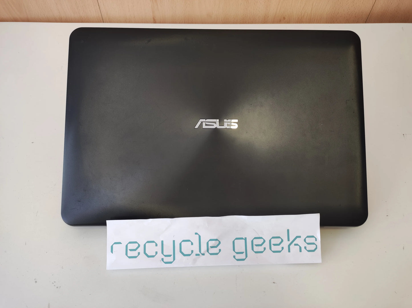 Portátil Asus X555L i7-5500U 4 GB DDR3 240 SSD SATA Teclado PT Portugal Estado: Muito Bom - B
