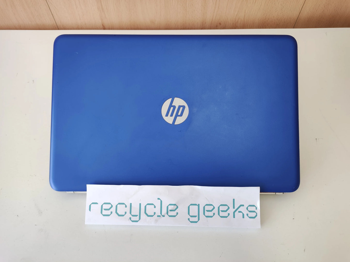 Portátil HP Pavilion 15-aw007np AMD A9-9410 RADEON R5 8 GB RAM DDR4 256 GB SSD SATA Teclado PT Portugal Estado: Muito Bom - B