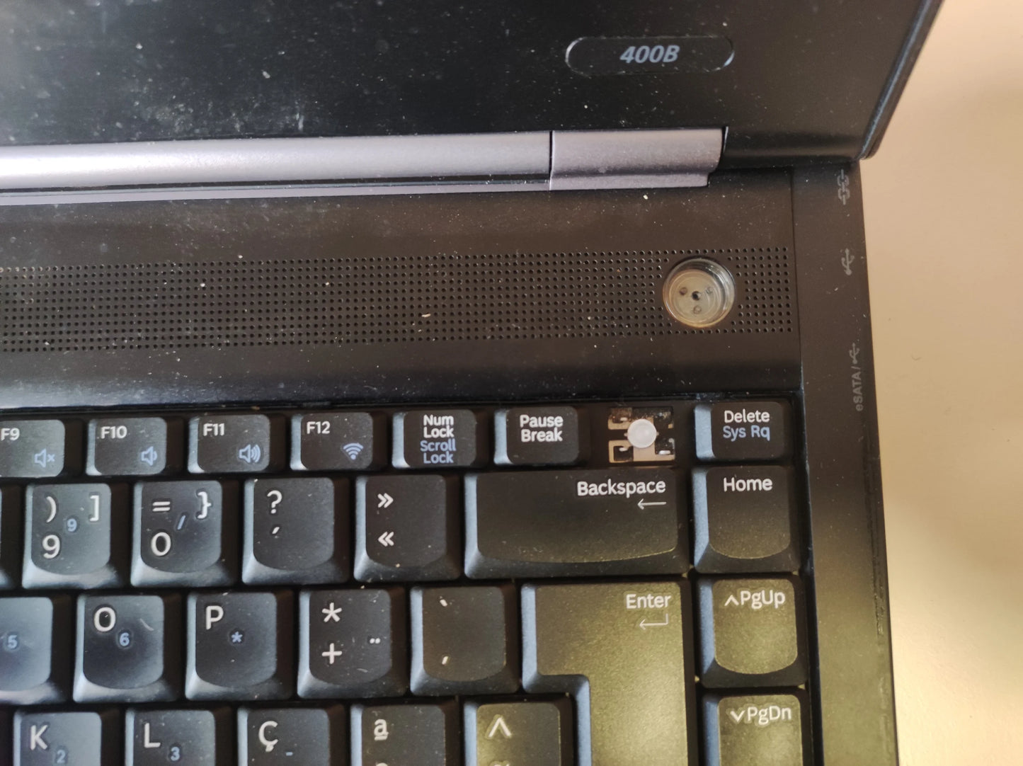 Portátil Samsung NP400B4B-A02PT i5-2520M 4GB RAM DDR3 512GB HDD Teclado PT Portugal Estado: Razoável - C