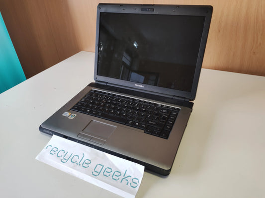Portátil Toshiba SATELLITE A500-148 Intel® Core™2 Duo P8700 2,53GHz 4GB RAM DDR2 Sem disco SEM DISCO Teclado PT Portugal Estado: Para peças - F
