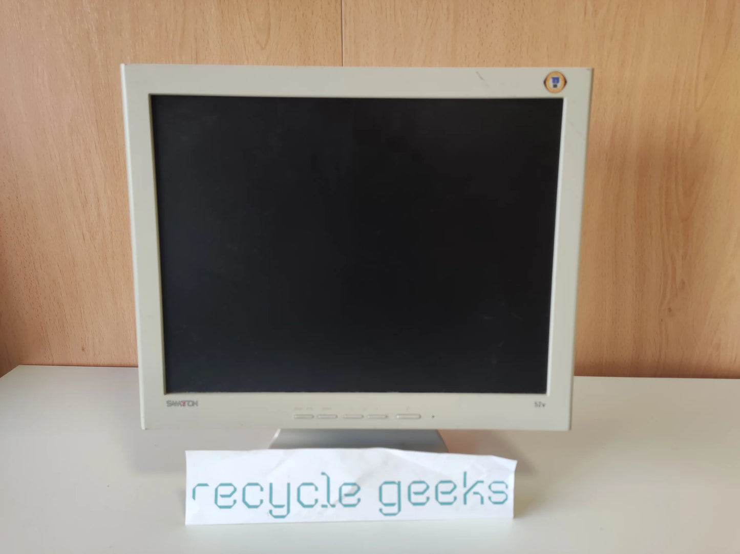 Samtron 52V Monitor R Condition: Regular - C