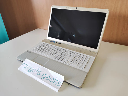 Portátil Sony PCG-91211M Intel core i5-2410M 4GB RAM DDR3 320GB HDD Teclado PT Outro Estado: Razoável - C